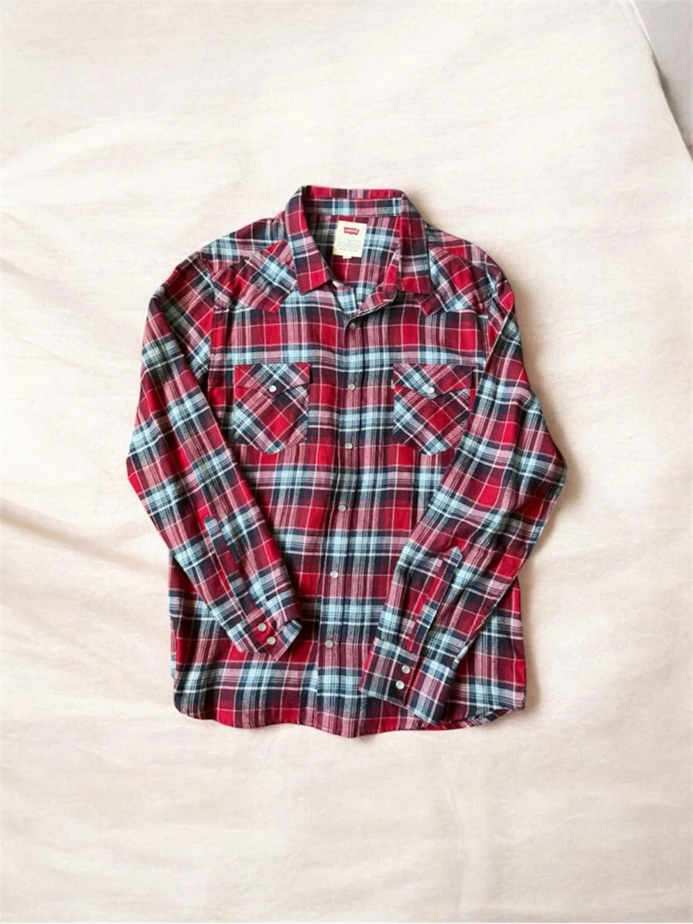 LEVI’S Men's Red Plaid Button-Up Shirt - Classic Long Sleeve - Picture 2 of 4